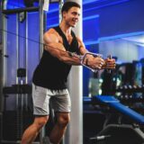 Die Vielseitigkeit der Sprossenwand: Einsatzmöglichkeiten und Übungen für effektives Training